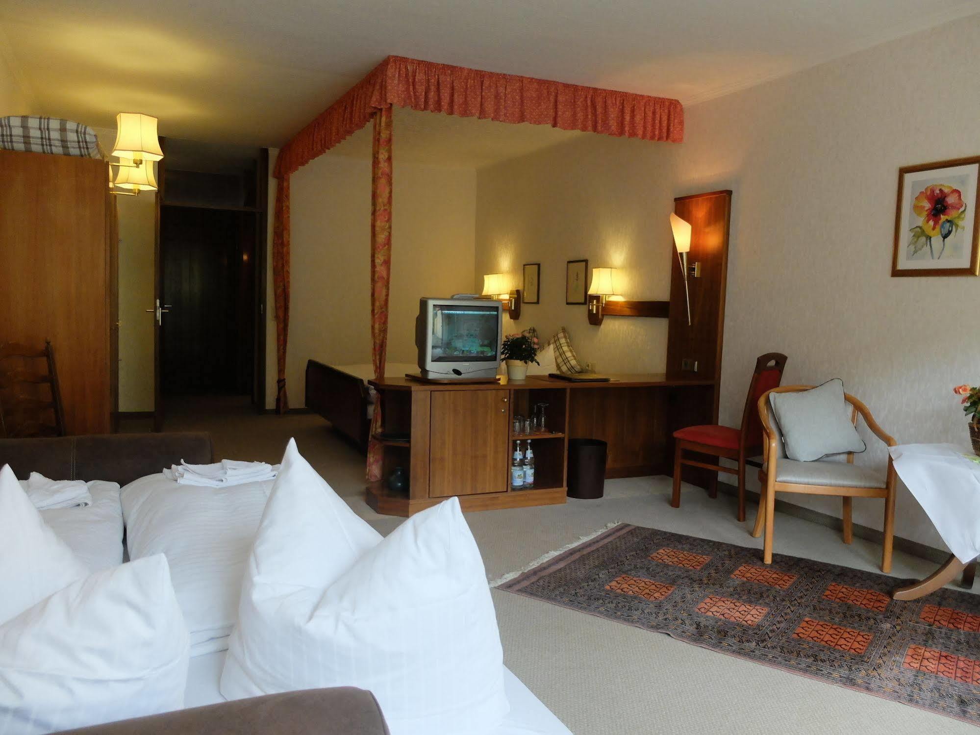 Hotel Valsana Am Kurpark Bad Wildbad Exterior photo